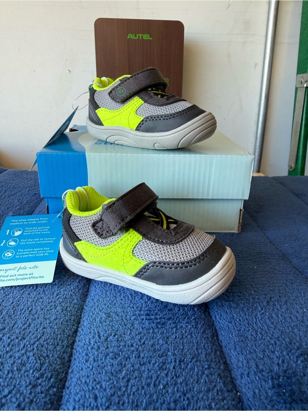 Stride Rite 360 Kids Unisex Gogo Sneakers First Walker Shoe Size 3 Memory Foam